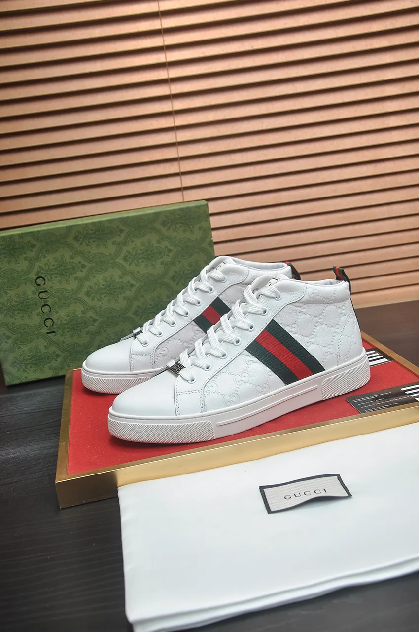 Men's shoes 💰480💶【GUCCI】1:1 men's sports shoes from the official website are now on the market. They are made of original silk cowhide + first-layer sheepskin lining, plus the original 1:1 comfortable outsole from the official website. Fashionable and versatile, super comfortable and breathable! Available in 2 colors: black, standard shoe size 38/45 (custom-made size 45 is non-refundable)